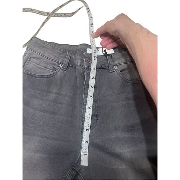 Forever 21 Womans Button Fly Cut Off Jeans Sz 29W Gray NWT - Picture 5 of 10